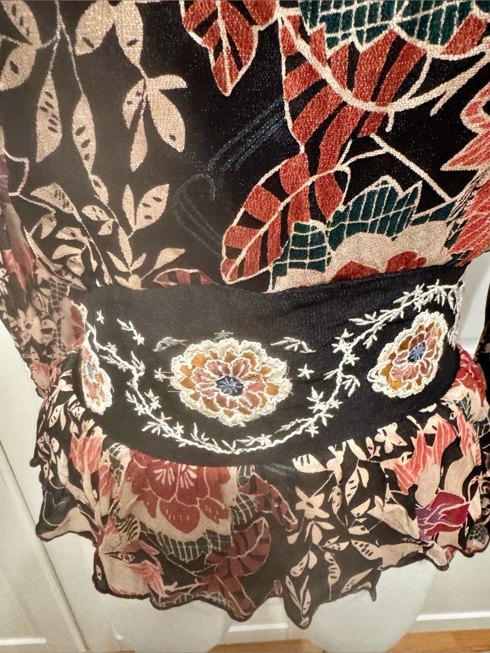 NKN Nekane Barcelona Andini Printed V-Neck Peplum Blouse Black & Blush Floral Sm - Picture 9 of 14